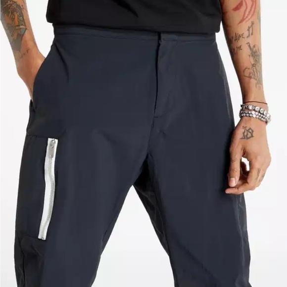 Nike Men's Black Cargo Pants - Picture 3 of 7
